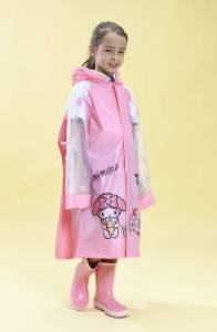 เสื้อกันฝน PVC งานสวย - มีกระเป๋าสำหรับเก็บเสื้อฝน - ด้านหลังมีช่องสำหรับใส่กระเป๋านักเรียน - มี 4 ไซส์