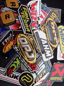 Logo atau Emblem Knalpot Motor: Desain Premium & Aksesoris Alumunium