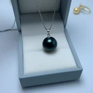 LJNatural Mother of Pearl Black Pearl Pendant Womens Necklace: A High-Quality Pearl Accessory