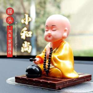 音乐摇头小和尚充电小沙弥佛堂客厅家居摆件汽车装饰太阳能小和尚 Music shaking head little monk charging small Samayi Buddhist Hall living room home decoration car decoration solar little monk.AutoMaxion