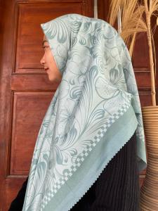 Hijab Segiempat Motif Monogram Lasercut Multicolor Voal Elegan