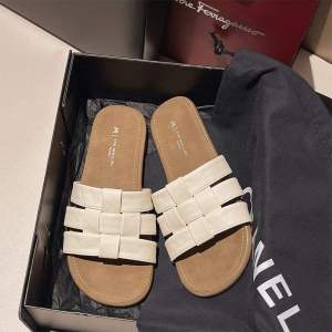 [FreeShipping] Silver flat sandals for women summer 2026 new model suitable for pairing with skirts for going out to the beach