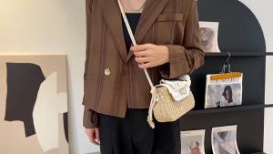 Cross-border womens bags 2025 New fashionable Baidu-style handbag straw woven bag trendy and stylish casual with contrasting colors and designed as a crossbody bag