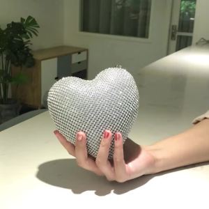 Diamond-studded heart-shaped bagSparkling diamond cosmetic bag small clutch crossbody chain bag