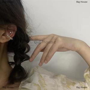 [COD] Big House ต่างหูแฟชั่นแบบไม่เจาะหูต่างหูกระดูกอ่อนแบบเรียบง่ายสำหรับผู้หญิงเครื่องประดับ1ชุด