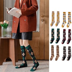 VBBG ลายสก็อต ถุงเท้าลายตาราง อีลาสติก เสื้อผ้าแนวสตรีท ถุงเท้ายาวสไตล์อังกฤษ อบอุ่นและอบอุ่น ฮาราจูกุ ถุงน่อง JK ผู้หญิง สาวๆ