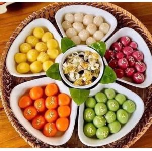 Bộ đĩa 5 cánh hoa đào sứ kèm khay mây seiz 34cm toàn kha