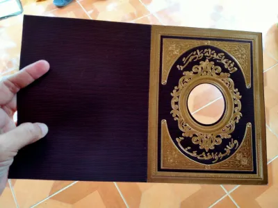 PAKET BUKU YASIN 128 HAL + TASBIH MUTIARA + FOTO ART PAPER + 2 SISIPAN COVER GLOSSY EMBOS EMAS