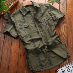 Áo kẻ caro của nam mùa hè trong màu xanh lá cây tinh thần xe Jeep