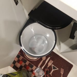 Thùng Rác Tròn Gắn Cánh tủ bếp 14l