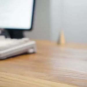 New product launch: desktop floating gyroscope desktop ornament stress-relief toy