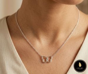 Glozzo Elle Silver necklace with interlocking heart pendant. Delicate chain. Elegant design. Suitable for daily wear. Perfect for gifting.