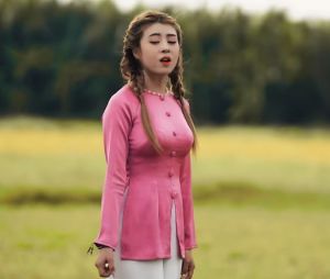 SÉT BỘBÀ BA ĐÍNH NGỌC NÚT NGỌC LỤA TẰM ƯỚC QUẦN ĐEN LỤA PLANTIN QUẦN BẢN LƯNG THUN PHÍA SAU KẾT HƠP TÚI TRONGPHONG CÁCH LỊCH LÃM HIỆN ĐẠI MẪU MỚI NHẤT TẶNG KÈM 1 CỘT TÓC XINH