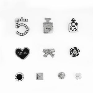 Luxury Style No. 5 Perfume Bottle Crocs Charms Shoes Accessories DIY Shoes Buckle Crystal Diamond Clogs Decoration for Crocs