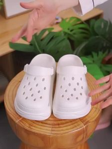Cheongsam buckle洞洞鞋ins学生洞洞鞋女外穿夏2025踩屎感软底防滑情侣透气拖鞋女 增高洞洞鞋。。。