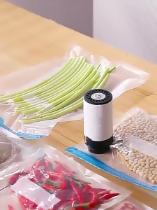 Handheld Electric Vacuum Sealer Household Vacuum Sealing Machine Compact USB Powered Home Vacuum Sealer