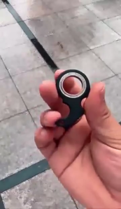 Fingertip Spinning Keychain Portable Fidget Spinner Keychain Metal Fidget Toy Rotating Keyring Finger Spinner Rings