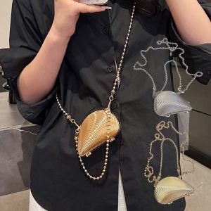 GDRGHJN สง่างาม กระเป๋าเชนสำหรับงานเลี้ยง หรูหรา ซิลเวอร์ กระเป๋าสะพายข้างผู้หญิง แบบพกพา 3D กระเป๋าคลัทช์ ผู้หญิง