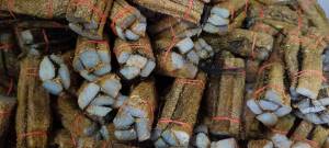 (ขายดี) หนังเค็ม หนังควาย ตากแห้ง ( 5 มัด ) 1 มัดมี 4-5 เส้น ความยาวเส้นละ 10-11 ซม. หนังควายตากแห้ง หนังแห้ง หนังจี่ หนังแกงขี้เหล็ก