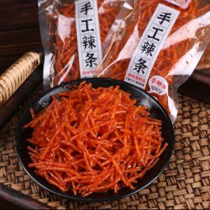 ล่าเถียวหม่าล่า 辣条麻辣ต้นตำหรับจากจีน หอมเครื่องเทศ เผ็ดชาสะใจ วันเดือนปีบนสินค้าคือวันผลิตเก็บรักษาได้5เดือน