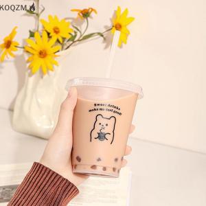 🔥🔥🔥 ขวดน้ำน่ารักสำหรับกาแฟน้ำผลไม้นมชาถ้วยเย็นพลาสติกน่ารักพร้อมฝาหลอดแบบพกพาใช้ซ้ำได้ขวดน้ำดื่มปราศจากสาร BPA