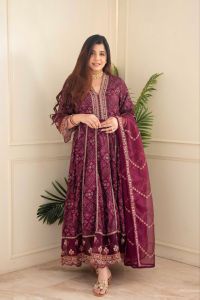 PRE ORDER 15 DAYS - READYMADE PUNJABI SUIT