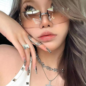 Millennium Hot Girl Sunglasses Fashion Korean Aesthetic Shades for Women Men Vintage Retro Style Rectangle Sun Protection Diamond Decoration Glasses UV400