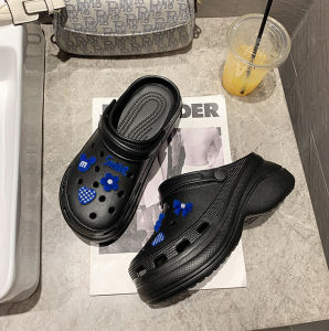 Pishops มาเเรง2024 รองเท้าเเฟชั่น รองเท้ารัดส้น มีหลากหลายสีให้ลูกค้าเลือก ตัวติดน่ารักมากเวอร์ ดูดีใส่สบายย สวมใส่ได้ทุกโอกาศ นุ่มนิ่มมากเลยยยนะเเเกรร  ดูมีมิติ ช้าหมดอดนะ