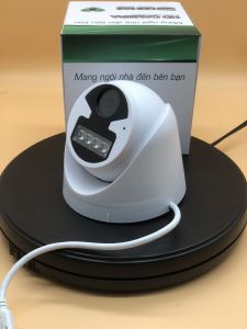 CAMERA IP 3.0 MP loa míc auto bật đèn-Giá rẻ