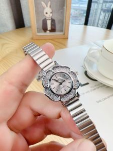 UTHIA W0072 New Fashionable Womens Watch Premium Gold Womens Watch Retro Womens Small Gold Watch with Diamond Set Quartz Watch is the best choice for gifting girlfriends and wives