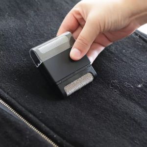 Mini Manual Portable Lint Remover Tool Fur Sweater Sheet Razor Machine Fluff Remover Fluff Pelletizer Hair Ball Trimmer Epilator Double Head Brush Small and Easy To Carry (Black/White)