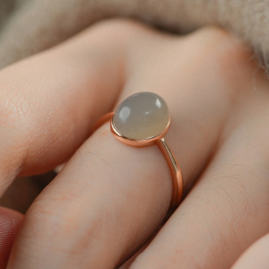 [ขอให้มั่งคั่งร่ำรวย] แหวนที่ได้รับพลังศักดิ์สิทธิ์ แหวนหยกสำหรับผู้หญิงวินเทจสไตล์ แหวน ปรับขนาดได้ แหวนหยก แหวนมงคล มีกินมีใช้ไม่ขาดสาย