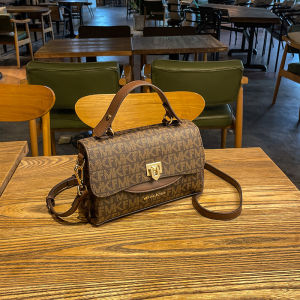 MK F Womens Bag 2024 New fashionable summer single-shoulder crossbody bag small square handbag versatile crossbody bag ins