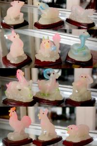 Một tượng con giáp dạ quang