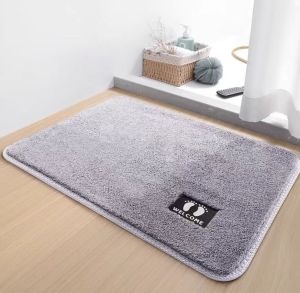 พรมเช็ดเท้า ขนแกะเทียม ขนาด 40*60 ซม. สำผัสนุ่ม ซับน้ำได้ดี มีแผ่นยางกันลื่น ขนไม่หลุด ซับน้ำดี ของใช้ในบ้าน เลือกสีได้ สีดำ สีน้ำตาล