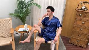 睡衣男夏季短袖短裤冰丝薄款丝绸男生加大码宽松家居服套装东南亚