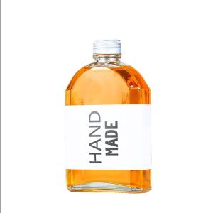 ขวดแบน ขวดแก้ว ขวดมาพร้อมฝาปิดสีเงิน ขวดแก้วอย่างคุณภาพดี มี2ขนาดให้เลือก