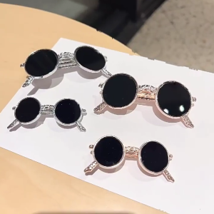 Hot Girls Black Lens Sunglasses Shape Spring Hair Clip Carnivals Headwear for Woman Girls Taking Photo Travel Anti-Slip