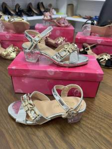 (322-11) SMALL KOREAN GIRLS SANDALS KIDS SUMMER BLOCK HEELS WITH DESIGN FOR KIDS GIRL