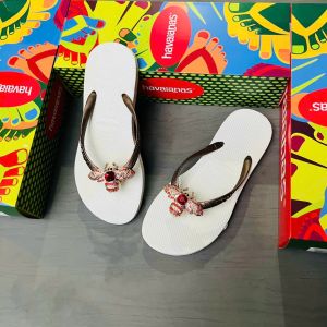 Dép kẹp Xỏ Ngón Tông Lào Nữ Đế Tròn Charm Ong Tiểu Màu Đỏ