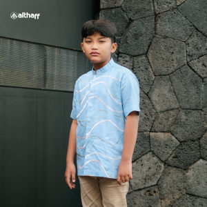 SAKHA Series by ALTHAFF Baju Koko Couple Ayah dan Anak Laki-Laki Bahan Katun Adem Warna Biru Muda Skyblue - Kemeja Muslim Pria Dewasa Lengan Pendek Terbaru 2023