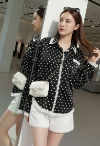 เสื้อเชิ๊ตล่าสุดสวยมากๆคร่าาาา ลายจุดสุดฮิต ดีเทลแต่งชายลูกไม้พรีเมี่ยม ผ้าเนื้อดีเกรดนำเข้า สวยoversizeใส่สบายๆ บอกเลยลุคนี้ สวยมากๆคร่าาาา