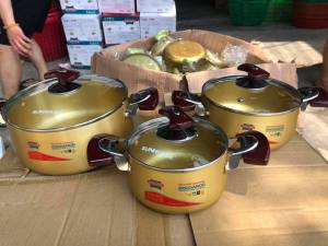 Bộ Nồi Sunhouse SH 6634 gồm 3 chiếc size 16-20-24cm màu (vàng đồng)