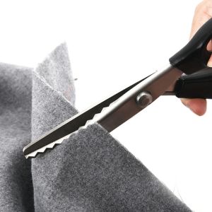 Kéo răng cưa nhọn tam giác dùng cắt giấy vải nỉ size 5mm loại tốt có hộp-NIEVE