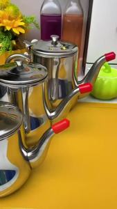 Stainless Steel Oiler with Strainer Bacon Grease Container Strainer and Spout Reusable for Grease 304 Oil Pot Kitchen (18 oz)