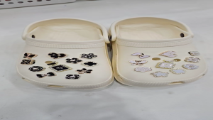 Charm sticker jibitz giả kim loại gắn dép cross B39 đa dạng