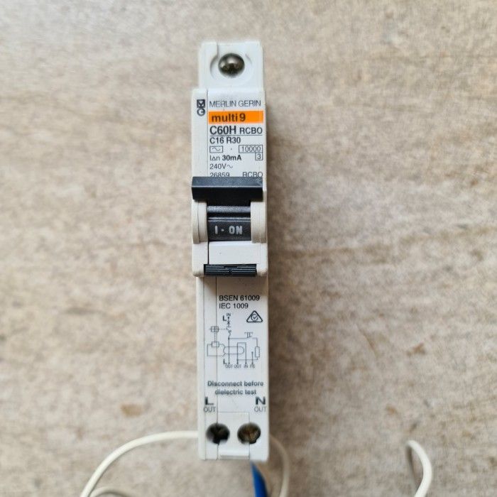 MCB Merlin Gerin Multi9 C60H RCBO C16 R30 30mA 240V 26859 16A France A3 ...