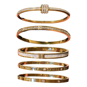 Minimalists Steel Diamonds Bracelet Fashionable Designs for All Day Comfortable