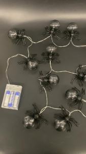 Large Spider Halloween String Lights Purple LED Battery Powered with Timer 15 LED 16 FT Spooky Spider Fairy Lights for Home Fireplace Mantle Windows Home Indoor Outdoor Decorations