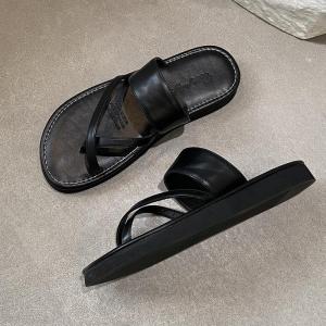 รองเท้าแตะแบบสวม งานแฟชั่นทรงสวย น้ำหนักเบา ใส่สบาย ทรงดี รุ่นนี้พร้อมส่งให้เลือกหลากสี ดีเทลงานสวมนิ้วโป้งบอกเลยว่าเก๋มาก ไม่อยากพลาดขอแนะนำ